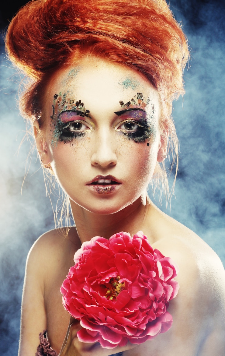 Foto donna con trucco creativo