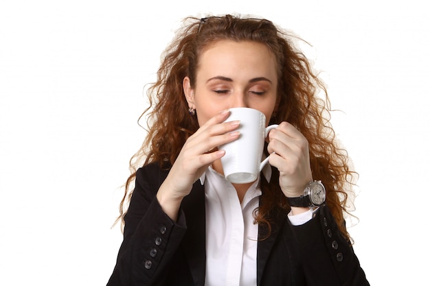 Donna d'affari con una tazza di tè