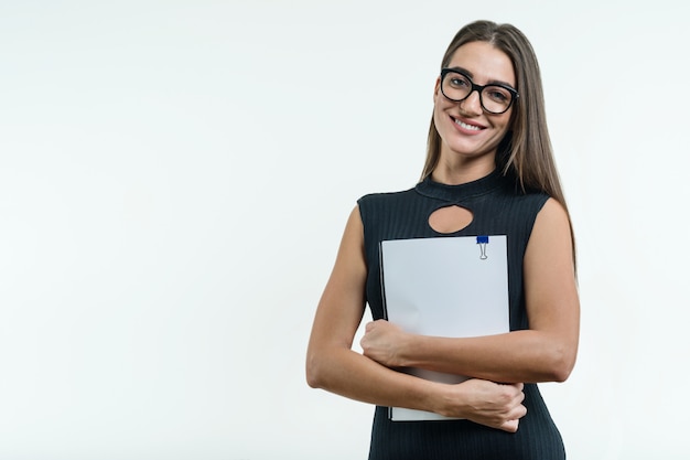 Donna d'affari in abito nero occhiali