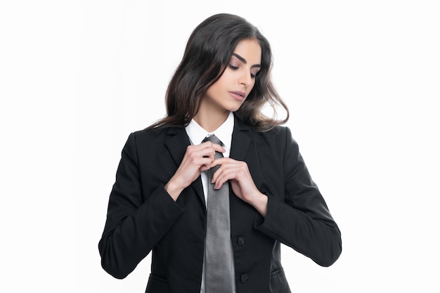 Donna d'affari in giacca e cravatta Imprenditrice sicura Imprenditrice cravatta corretta prepararsi per la riunione d'affari Gestore di successo di lavoratore d'ufficio femminile