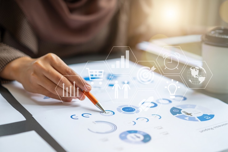 Foto donna di affari professionale che controlla il rapporto del grafico del grafico di progetto di investimento finanziario