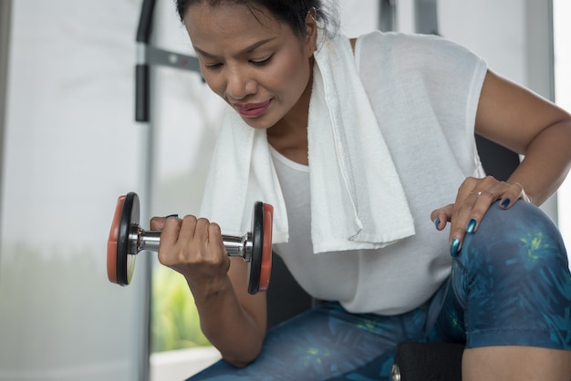 Donna, fare, esercizio, dumbbells