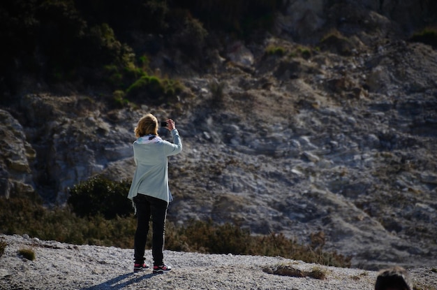 Donna fotografata a Napoli