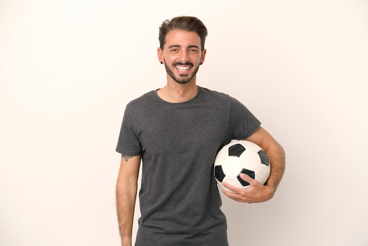 Foto donna giovane giocatore di football isolata su sfondo bianco con espressione facciale a sorpresa
