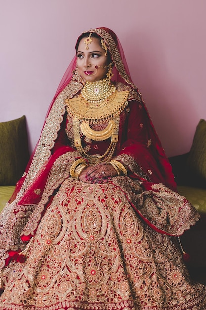 Donna in abito da sposa