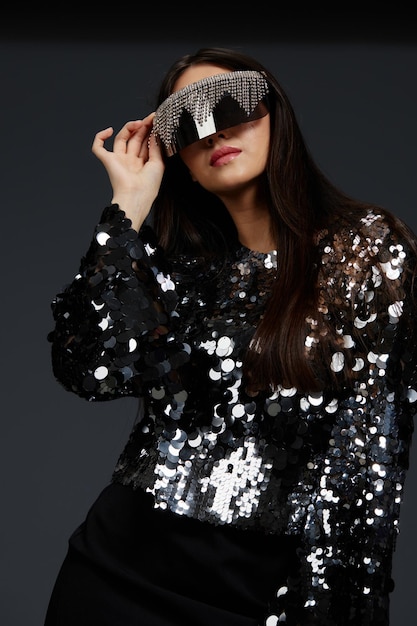 Donna occhiali da sole occhiali grandi stile luccicante modello di studio di moda foto di alta qualità