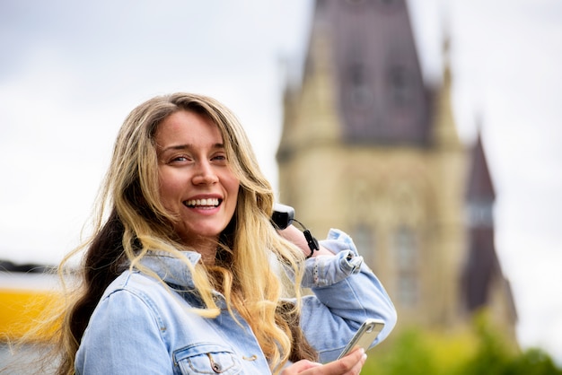 Donna sorridente a Ottawa