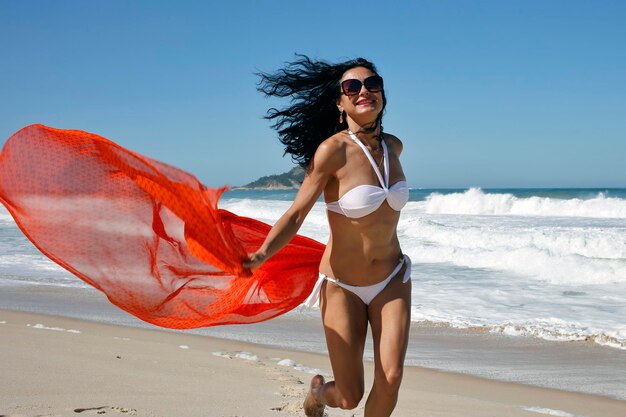 Donna sulla spiaggia di Rio de Janeiro