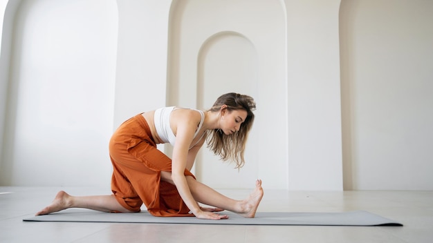 Donna Yoga Allenamento Corpo Flessibile Esercizio Postura Armonia ed Equilibrio Abbigliamento sportivo confortevole