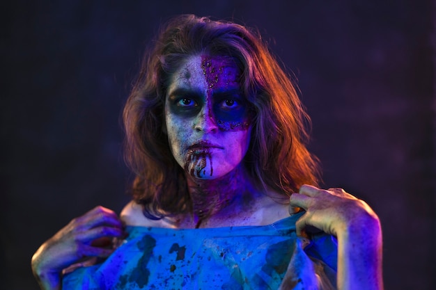 Donna zombie di Halloween