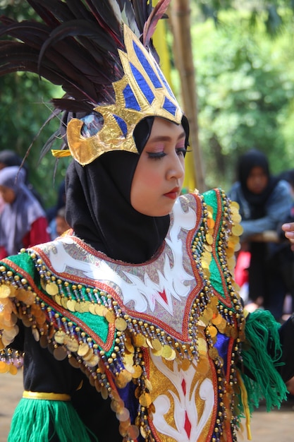 donne che ballano la danza tradizionale giavanese