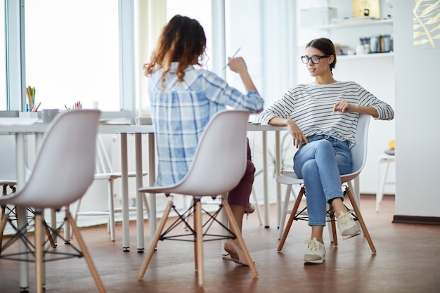 Donne contemporanee al lavoro