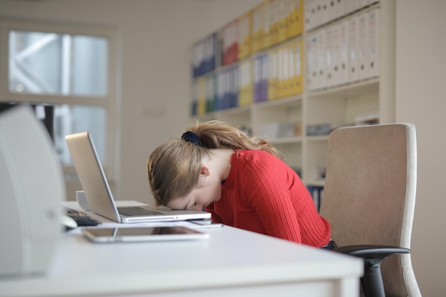 donne d'affari con laptop