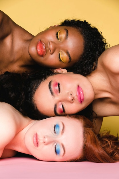 Donne di colore e diversità Scatto estivo di bellezza