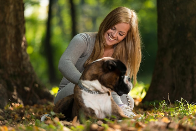 Donne E Il Suo Pugile Tedesco