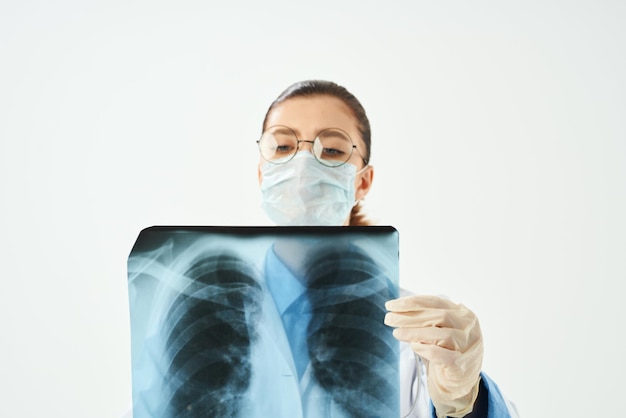 Donne medico radiografia diagnosi sanitaria professionista ospedaliero foto di alta qualità