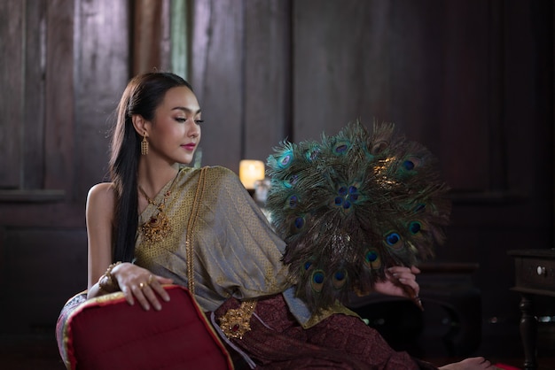 Donne tailandesi che indossano costumi tradizionali nei tempi antichi Durante il periodo Ayutthaya