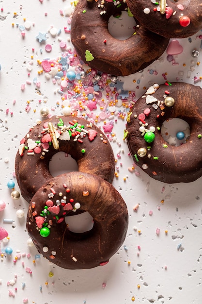 Donut di brownie dolci fatti di cioccolato e torta di brownie