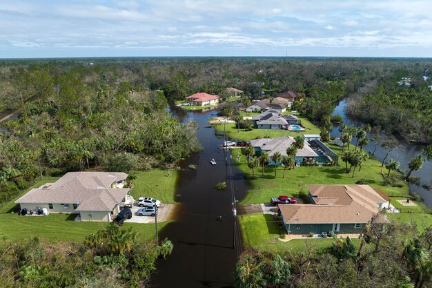 Dopo il disastro naturale inondate le case dall'uragano Ian piogge nella zona residenziale della Florida