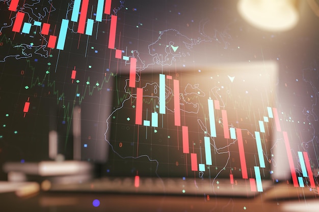 Doppia esposizione del grafico astratto creativo della crisi globale con l'ologramma della mappa del mondo sullo sfondo del laptop Crisi finanziaria e concetto di recessione
