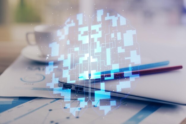 Doppia esposizione del tavolo con computer sullo sfondo e ologramma del tema dei dati Concetto di tecnologia dei dati