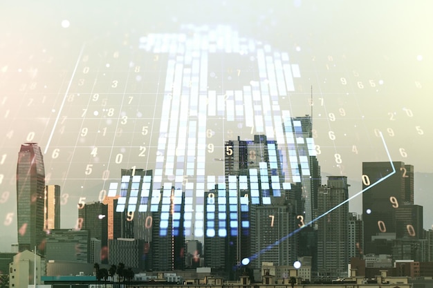Doppia esposizione dell'ologramma creativo del simbolo Bitcoin sullo sfondo degli edifici per uffici di Los Angeles Concetto di mining e blockchain