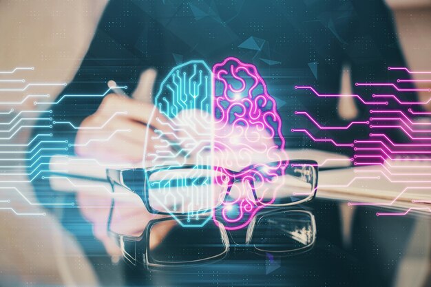 Doppia esposizione della scrittura a mano sullo sfondo con ologramma cerebrale Concetto di apprendimento