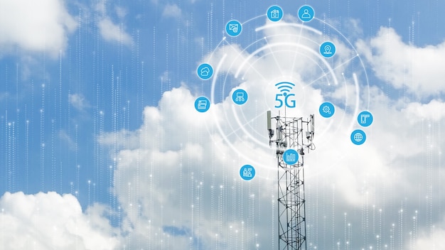 Doppia esposizione della torre di telecomunicazioni di 4G e 5G