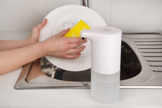 dosatore automatico contactless con sapone liquido