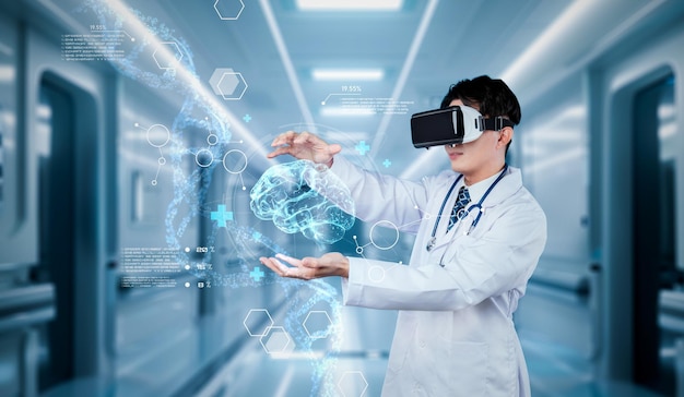 Dottore intelligente che indossa occhiali VR e camicetta da laboratorio che tiene i dati medici Ingenuità