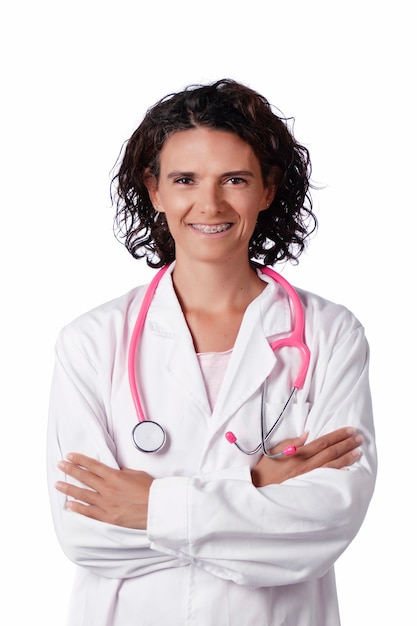 Dottoressa con stetoscopio rosa e camice da laboratorio.