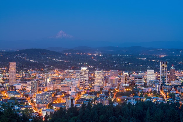 Downtown Portland Oregon al tramonto