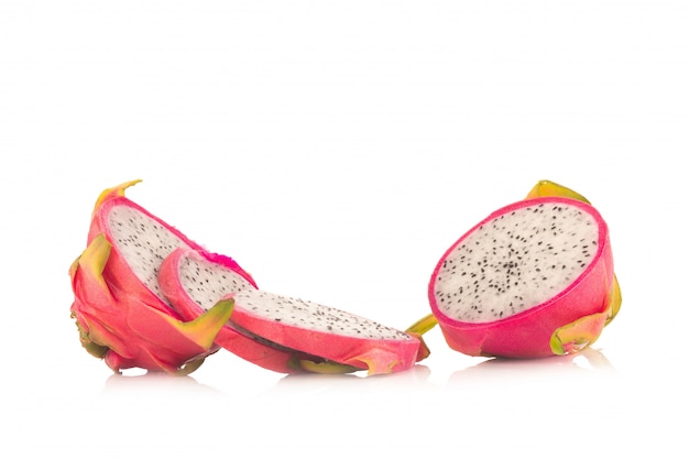 Dragon Fruit isolato su sfondo bianco