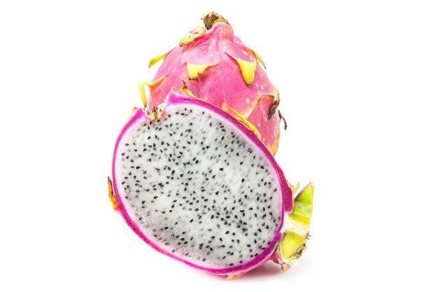 Dragon Fruit su bianco.