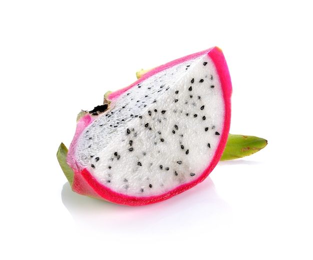 Dragon Fruit su sfondo bianco