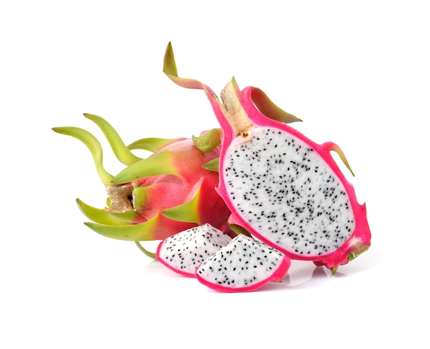 Dragon Fruit su sfondo bianco