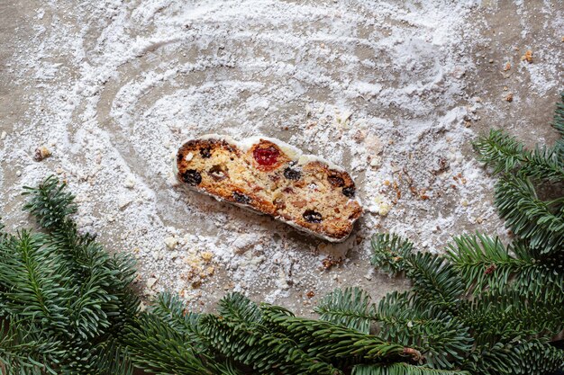 Dresda Natale Stollen con uvette secche albicocche ciliegie noci e frutta candita