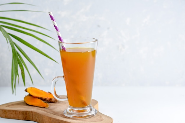 drink a base di erbe sano tradizionale indonesianojamu kunyit asam