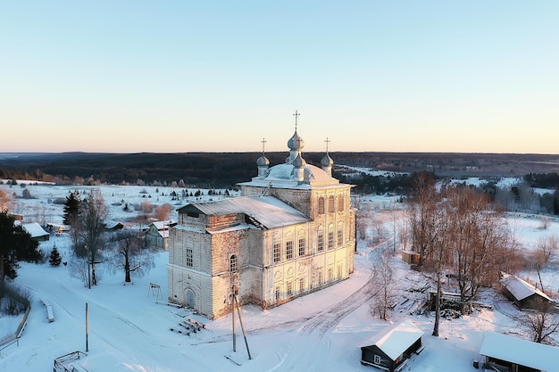 drone invernale della chiesa, visualizza le vacanze di natale all'aperto del tempio