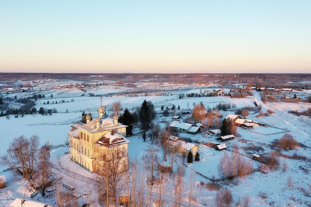 drone invernale della chiesa, visualizza le vacanze di natale all'aperto del tempio