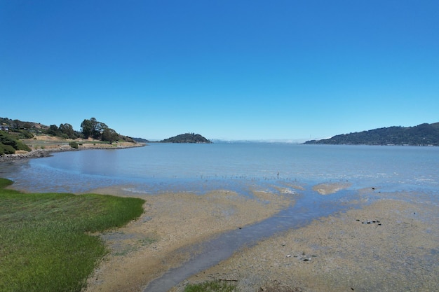 Drone vista del parco costiero a Tiburon California