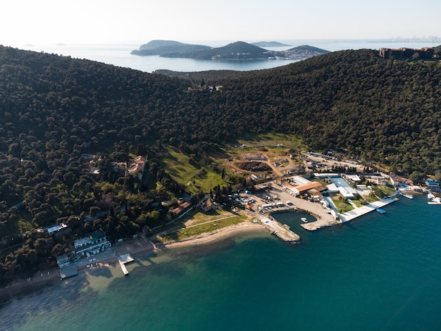 Drone vista di Burgaz e Isola di Buyukada al Mar di Marmara Prince Islands Istambul Turchia