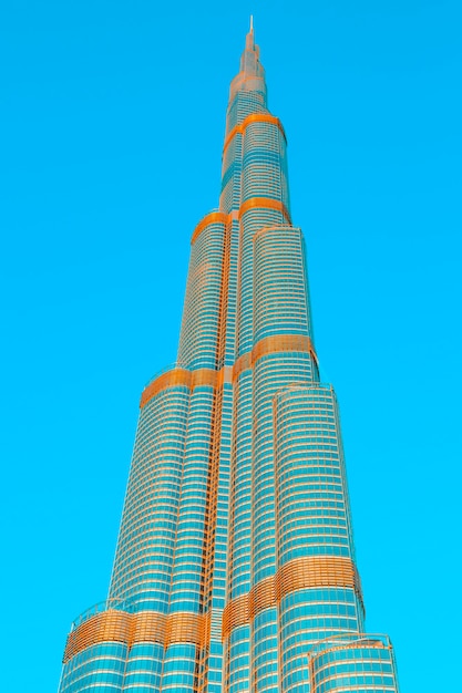 DUBAI, Emirati Arabi Uniti - 27 novembre: Burj Khalifa il 27 novembre 2014 a Dubai, Emirati Arabi Uniti. Burj Khalifa è attualmente l'edificio più alto del mondo, a 829,84 m (2,723 piedi).