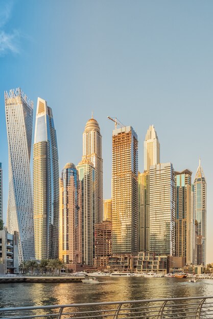 Dubai Marina al tramonto