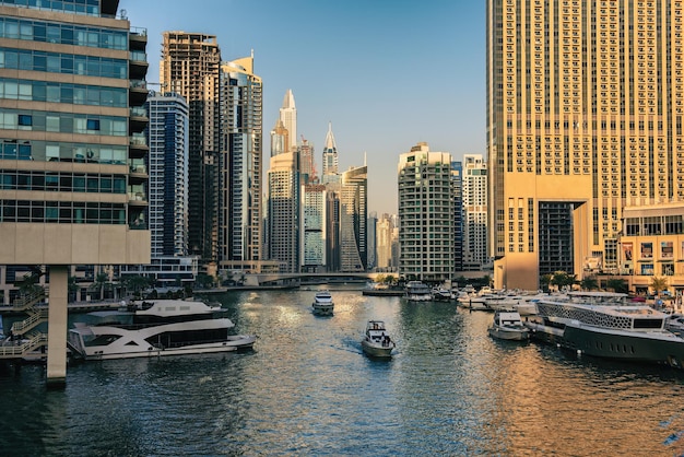 Dubai Marina al tramonto