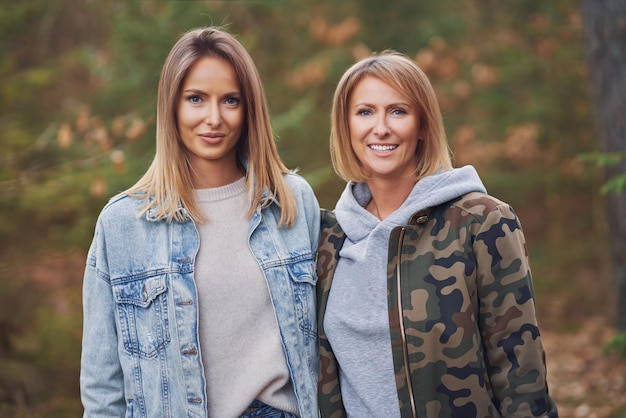 Due amiche o coppia lgnt in legno