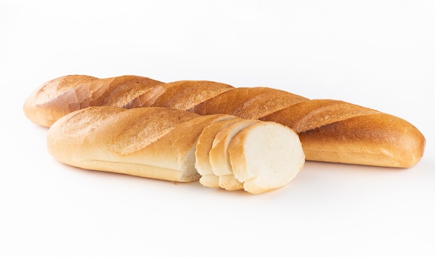 Due baguette affettate grano su bianco