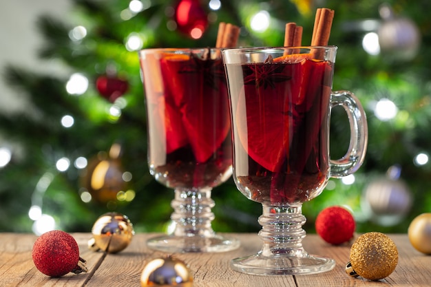 Due bicchiere di vin brulè o gluhwein.