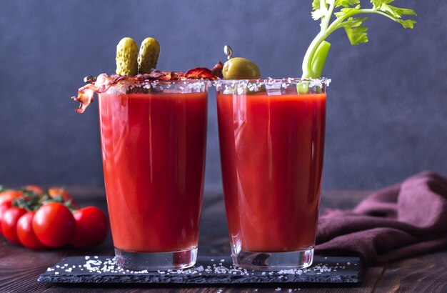 Due bicchieri di Bloody Mary