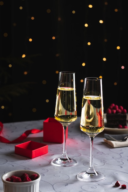 Due bicchieri di champagne per San Valentino